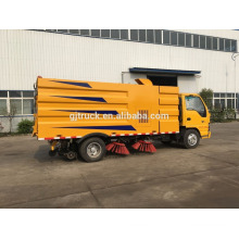 Camion de balayeuse de route de vide de DongFeng 4x2 avec le balayage de route, aspiration de la poussière, fonctions de pulvérisation de l&#39;eau